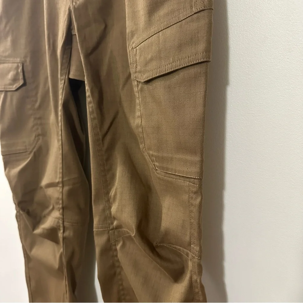 Mens Under Armour Tactical Guardian Cargo Pants, Size 30/32, Brown Loose Fit - Picture 4 of 9